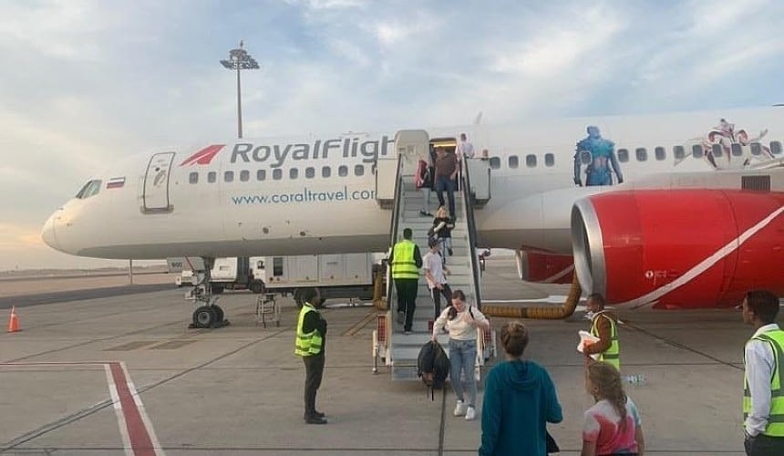 Туристы из Екатеринбурга задержались в Египте на один день из-за задержки рейса авиакомпании Royal Flight-Новости туризма в России и мире